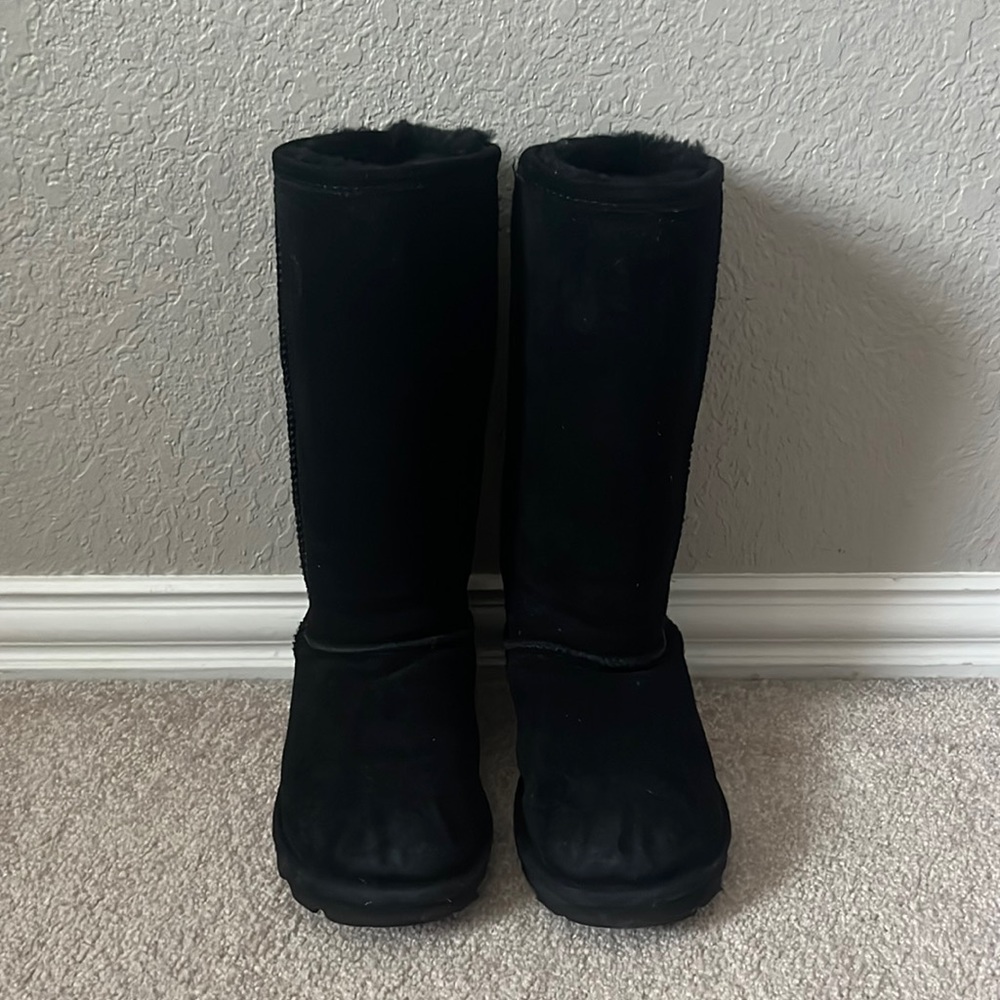 Black Bearpaw boots!!